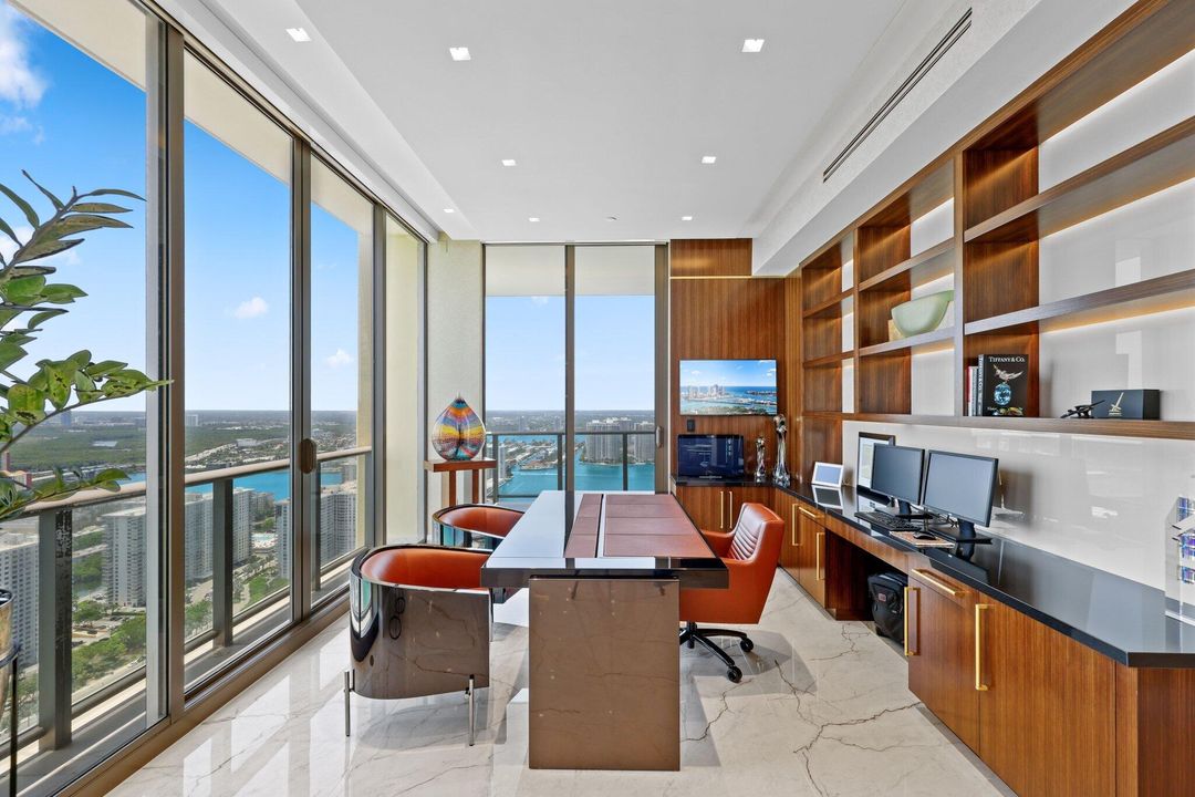 待售: $15,990,000 (4 贝兹, 5 浴室, 10042 平方英尺)