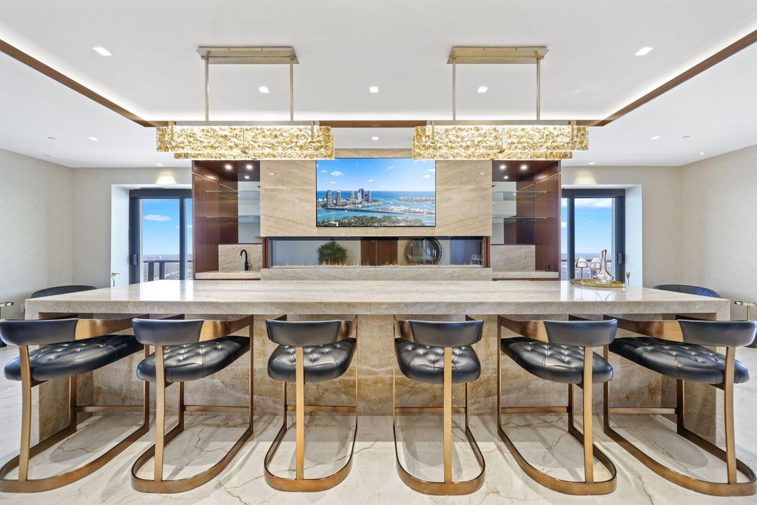 待售: $15,990,000 (4 贝兹, 5 浴室, 10042 平方英尺)