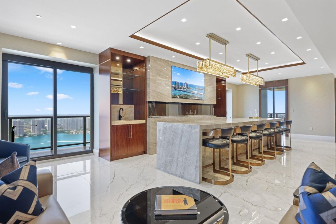 待售: $15,990,000 (4 贝兹, 5 浴室, 10042 平方英尺)