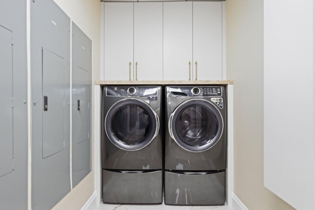 待售: $15,990,000 (4 贝兹, 5 浴室, 10042 平方英尺)