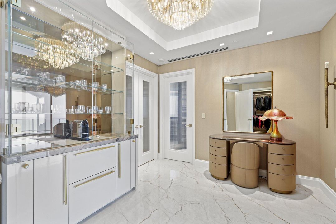 待售: $15,990,000 (4 贝兹, 5 浴室, 10042 平方英尺)