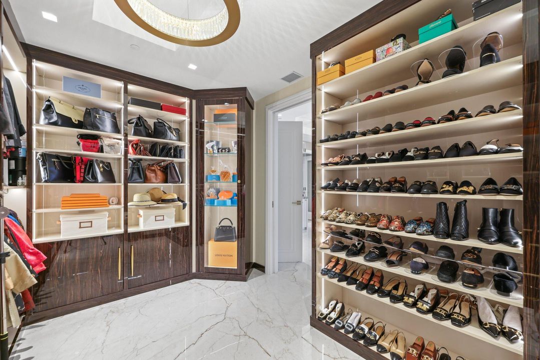 待售: $15,990,000 (4 贝兹, 5 浴室, 10042 平方英尺)