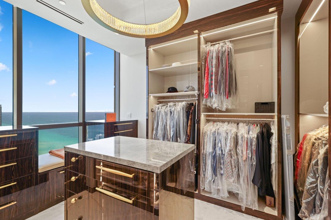 待售: $15,990,000 (4 贝兹, 5 浴室, 10042 平方英尺)