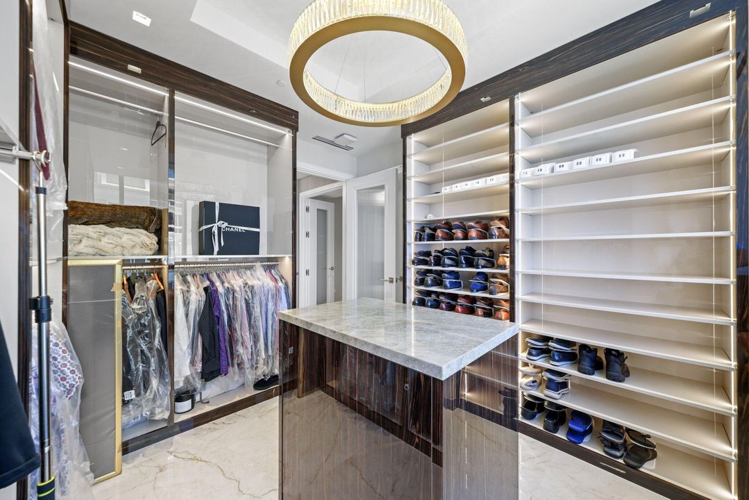 待售: $15,990,000 (4 贝兹, 5 浴室, 10042 平方英尺)