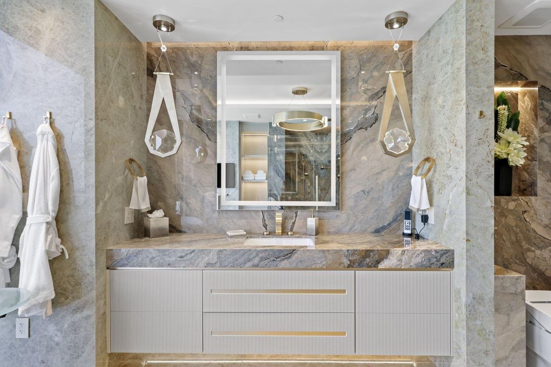 待售: $15,990,000 (4 贝兹, 5 浴室, 10042 平方英尺)