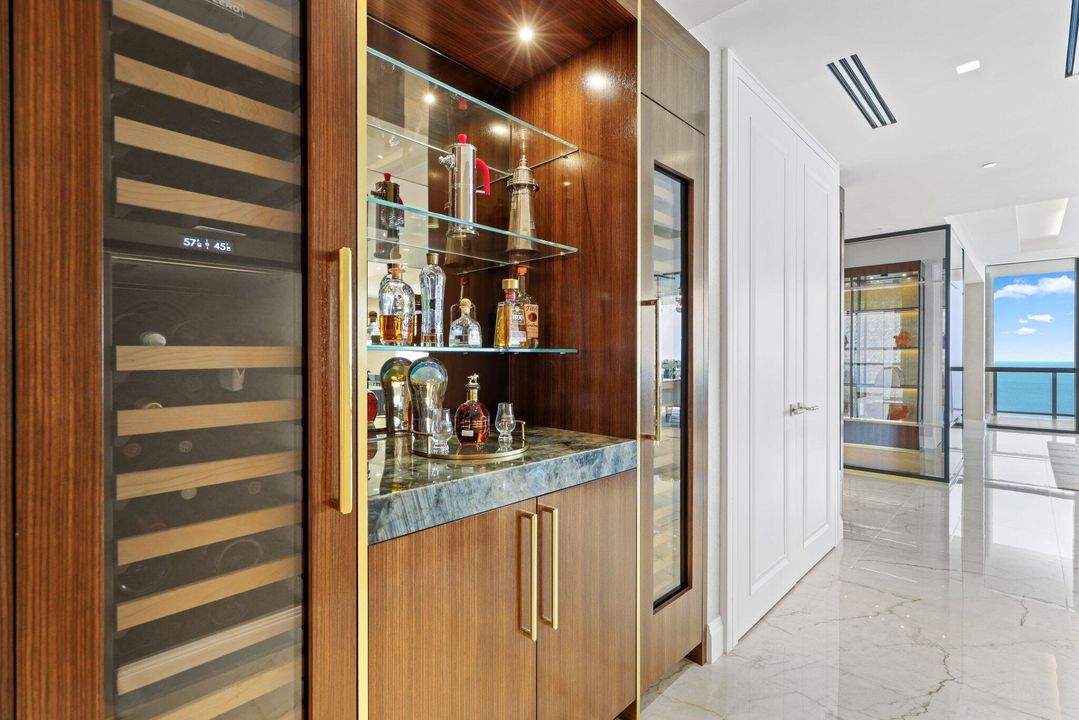 待售: $15,990,000 (4 贝兹, 5 浴室, 10042 平方英尺)