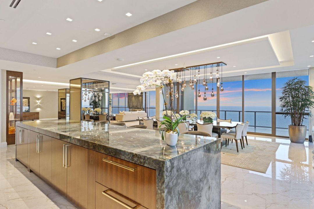 待售: $15,990,000 (4 贝兹, 5 浴室, 10042 平方英尺)