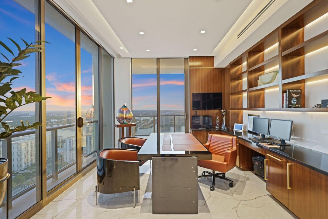 待售: $15,990,000 (4 贝兹, 5 浴室, 10042 平方英尺)