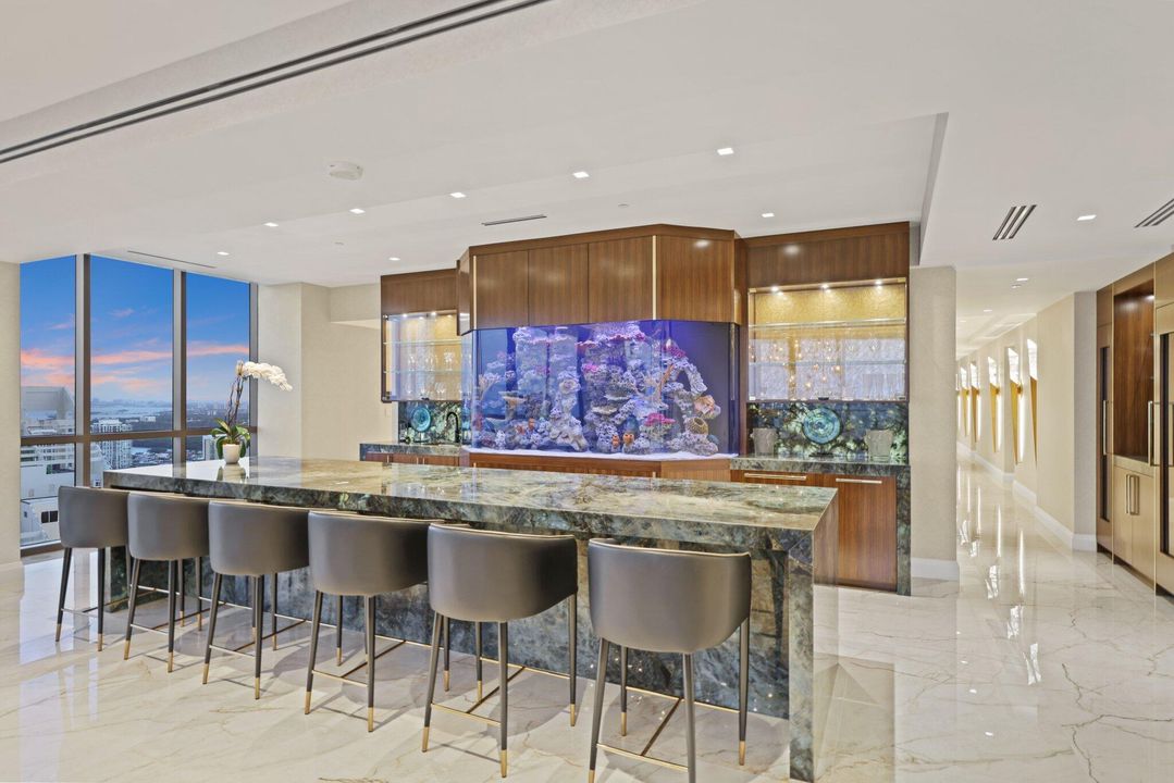 待售: $15,990,000 (4 贝兹, 5 浴室, 10042 平方英尺)