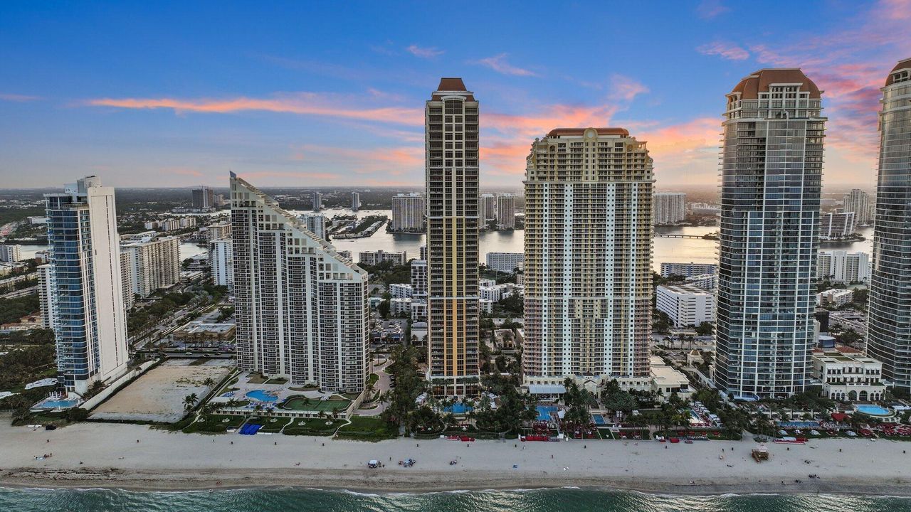 待售: $15,990,000 (4 贝兹, 5 浴室, 10042 平方英尺)