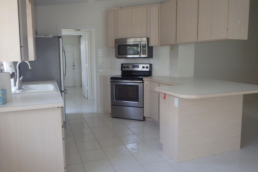 Active With Contract: $359,000 (2 beds, 2 baths, 1525 Square Feet)