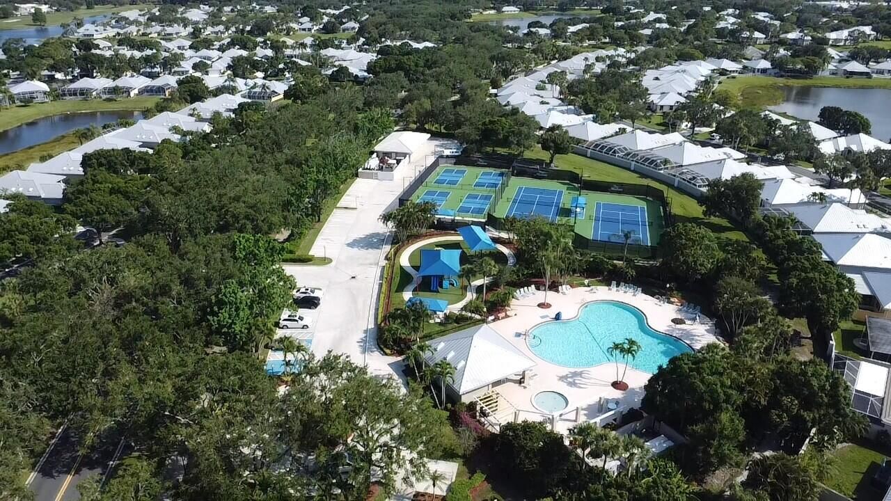 Active With Contract: $359,000 (2 beds, 2 baths, 1525 Square Feet)