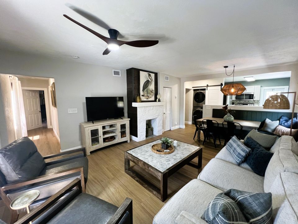 最近售出: $595,000 (4 贝兹, 3 浴室, 1344 平方英尺)