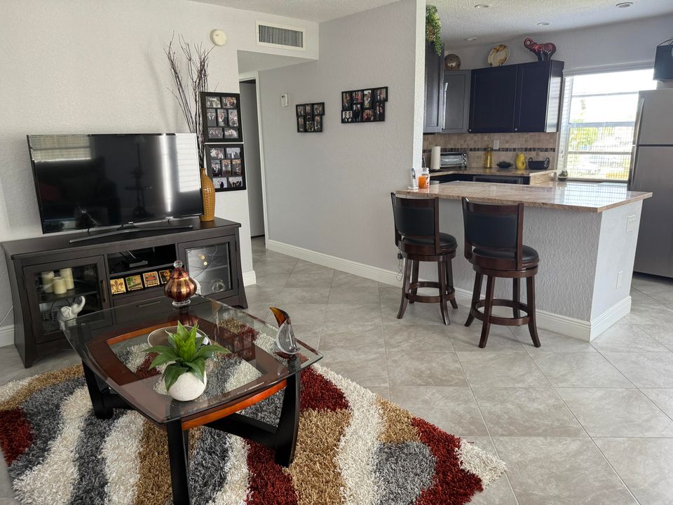 Active With Contract: $109,900 (2 beds, 2 baths, 910 Square Feet)