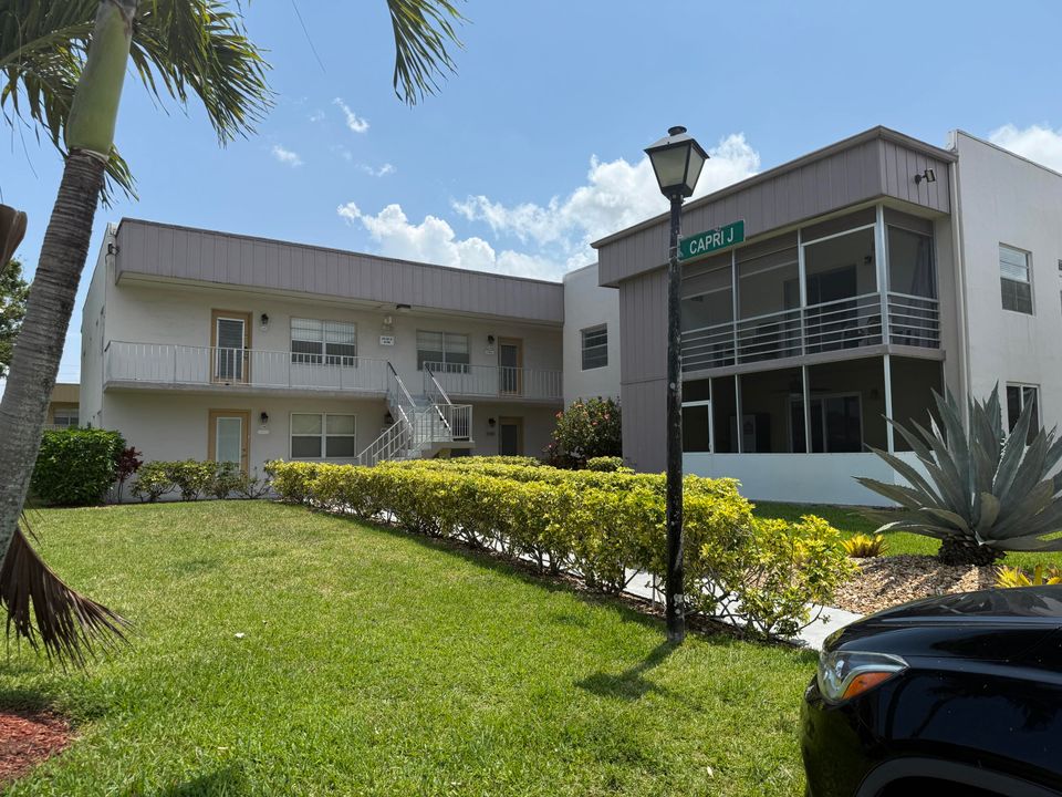 Active With Contract: $109,900 (2 beds, 2 baths, 910 Square Feet)