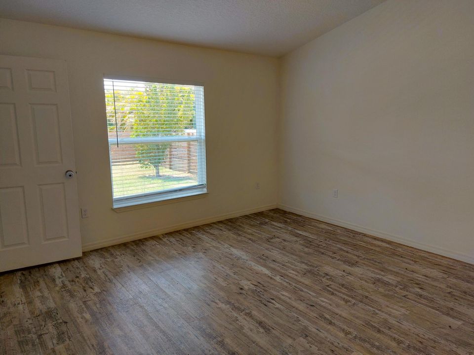 待售: $420,000 (4 贝兹, 2 浴室, 2040 平方英尺)