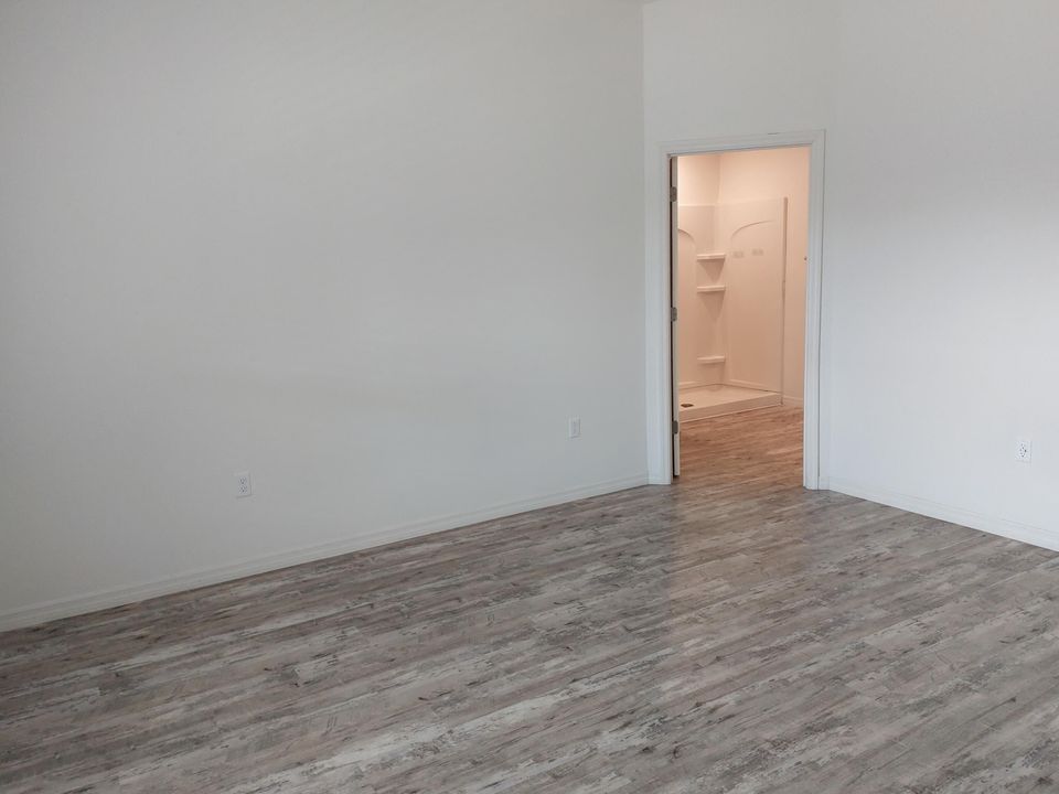 待售: $420,000 (4 贝兹, 2 浴室, 2040 平方英尺)