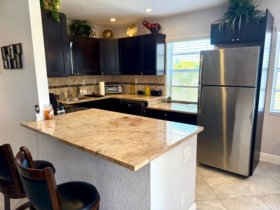 Active With Contract: $109,900 (2 beds, 2 baths, 910 Square Feet)