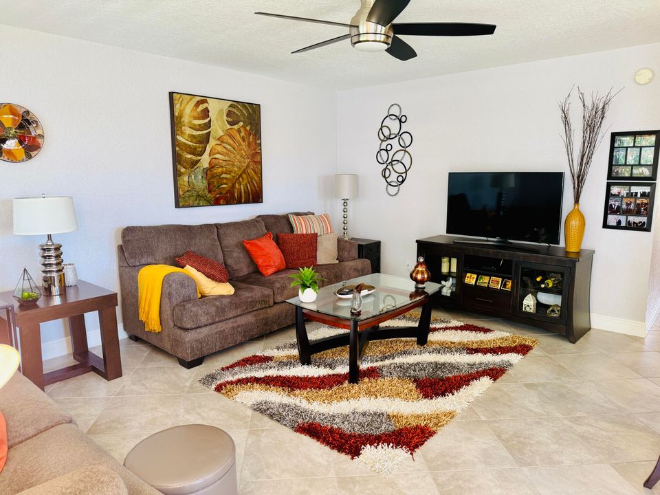 Active With Contract: $109,900 (2 beds, 2 baths, 910 Square Feet)