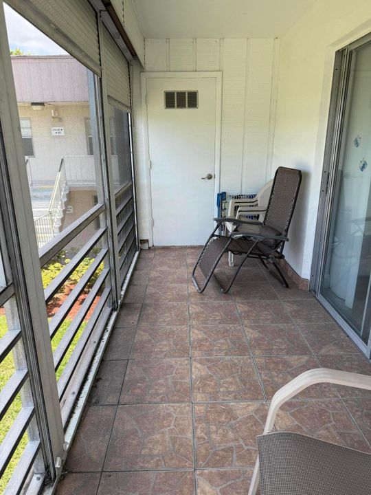 Active With Contract: $109,900 (2 beds, 2 baths, 910 Square Feet)