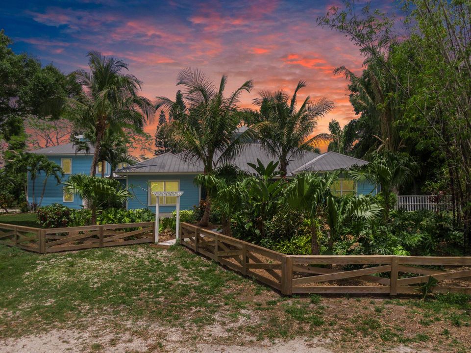 For Sale: $1,499,900 (4 beds, 3 baths, 3285 Square Feet)