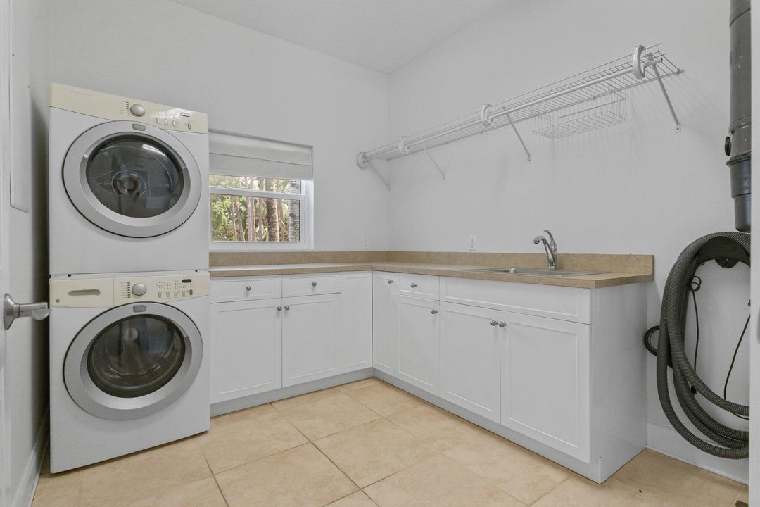 For Sale: $1,499,900 (4 beds, 3 baths, 3285 Square Feet)