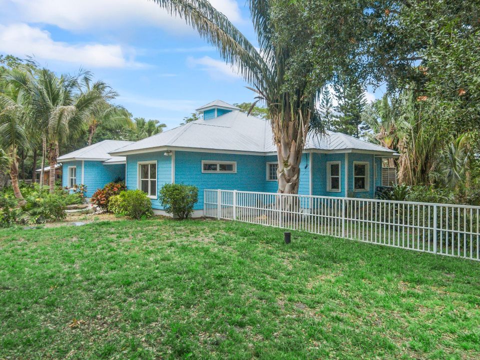 For Sale: $1,499,900 (4 beds, 3 baths, 3285 Square Feet)