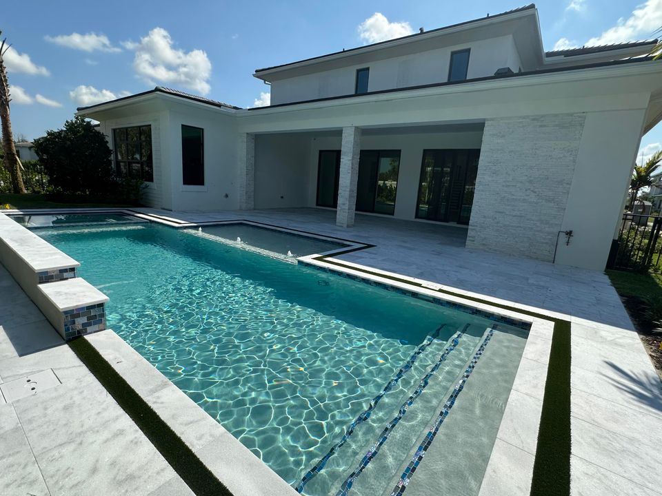 For Sale: $2,826,612 (5 beds, 6 baths, 5322 Square Feet)