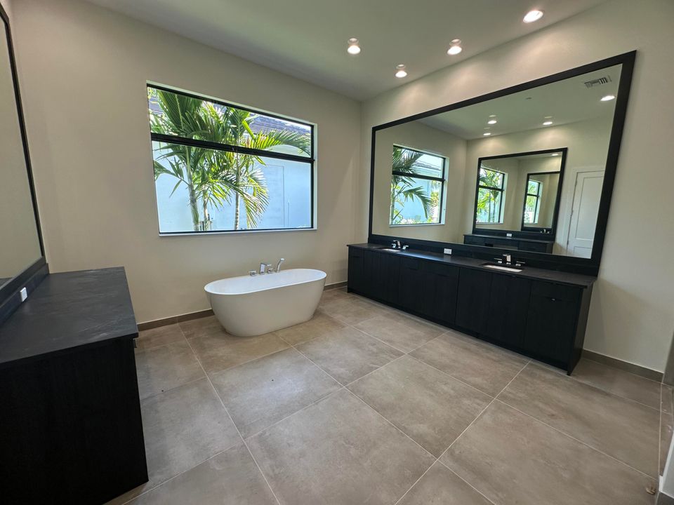 For Sale: $2,826,612 (5 beds, 6 baths, 5322 Square Feet)