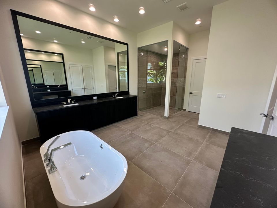 For Sale: $2,826,612 (5 beds, 6 baths, 5322 Square Feet)