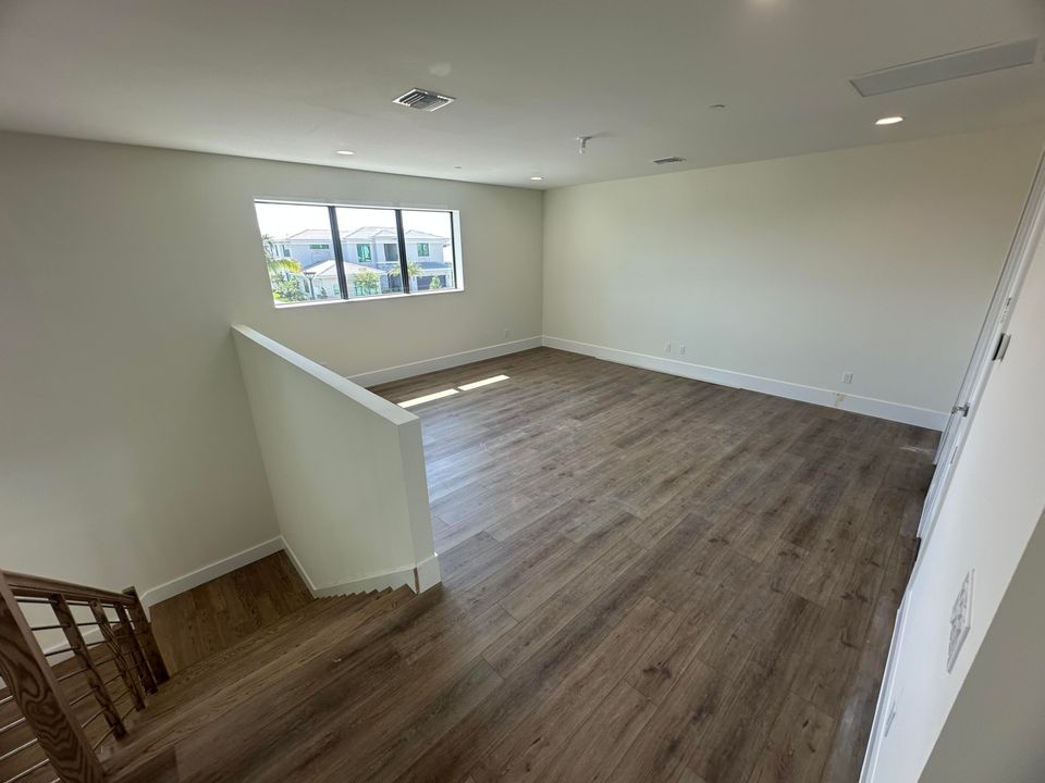 For Sale: $2,826,612 (5 beds, 6 baths, 5322 Square Feet)