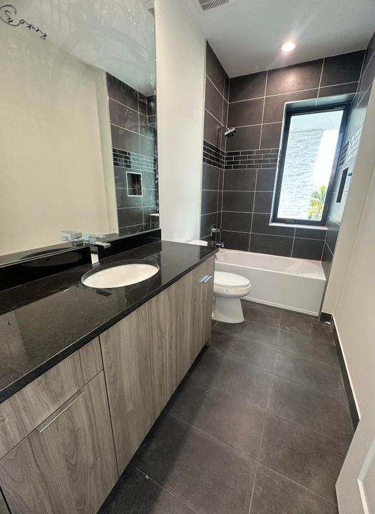 For Sale: $2,826,612 (5 beds, 6 baths, 5322 Square Feet)