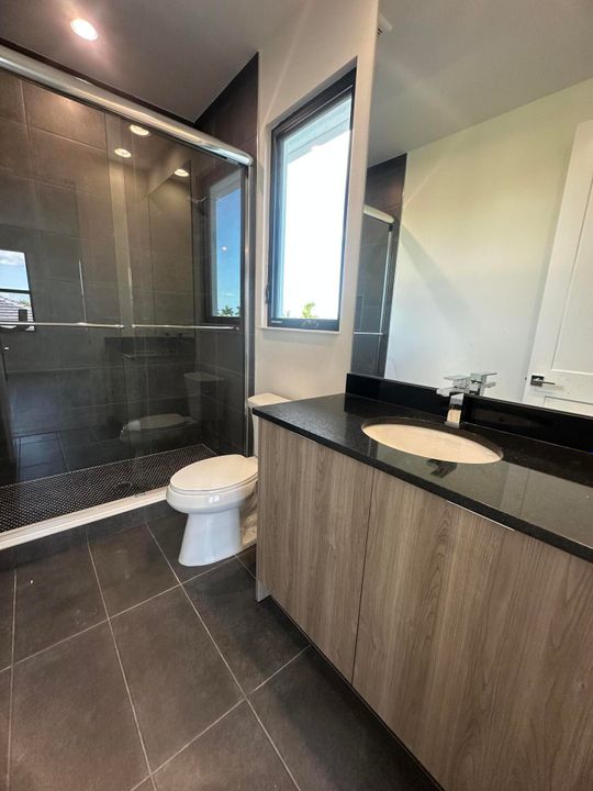 For Sale: $2,826,612 (5 beds, 6 baths, 5322 Square Feet)