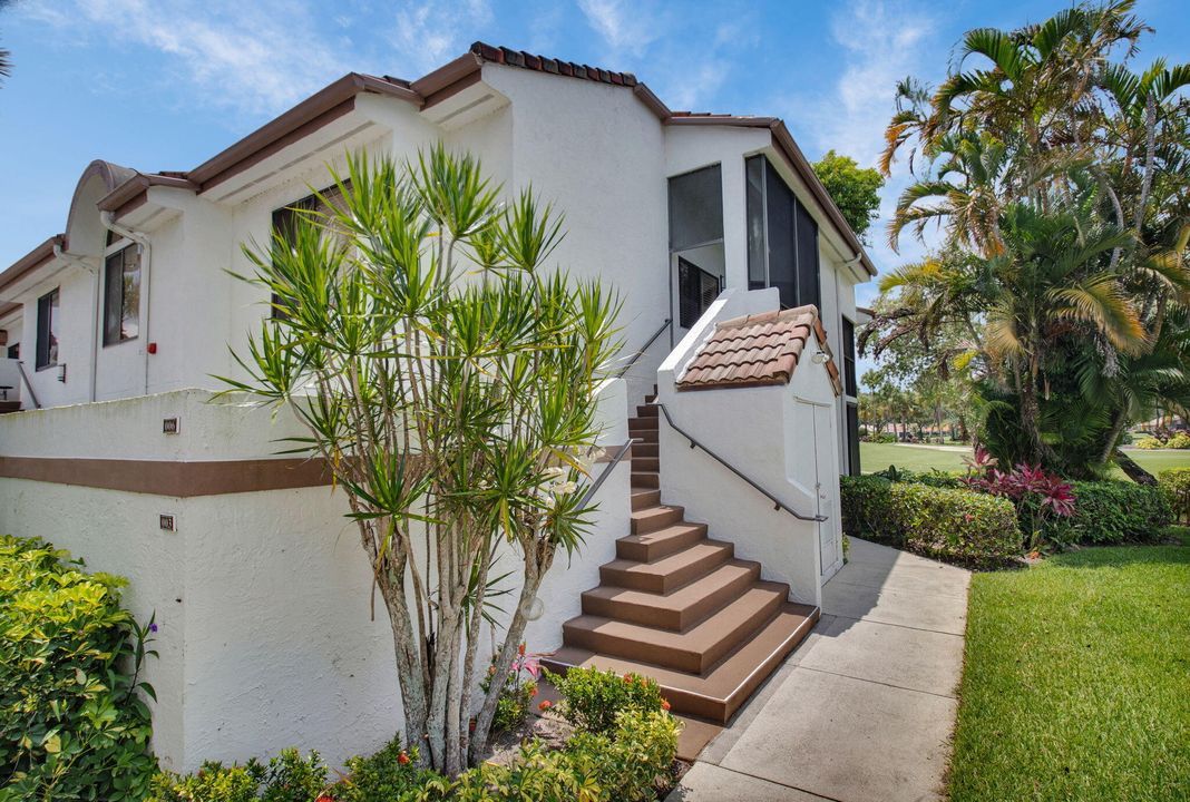 Activo con contrato: $8,000 (3 camas, 3 baños, 2025 Pies cuadrados)