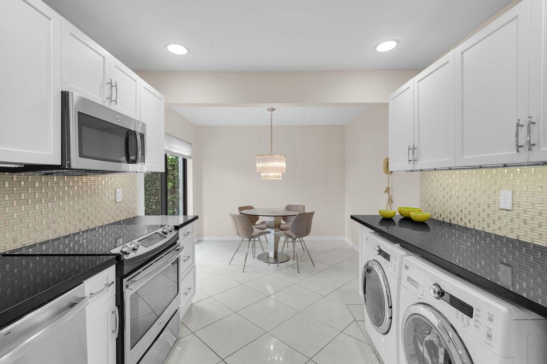 合同活跃: $125,000 (3 贝兹, 2 浴室, 1778 平方英尺)