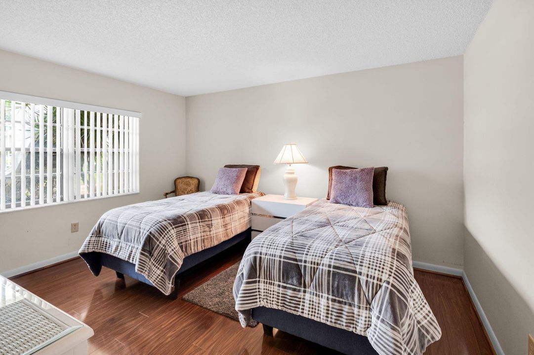 合同活跃: $125,000 (3 贝兹, 2 浴室, 1778 平方英尺)