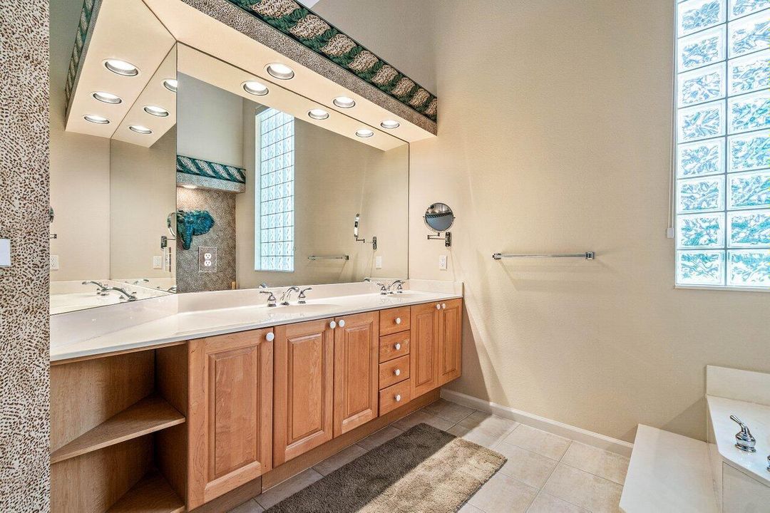 Active With Contract: $17,000 (4 beds, 3 baths, 2613 Square Feet)