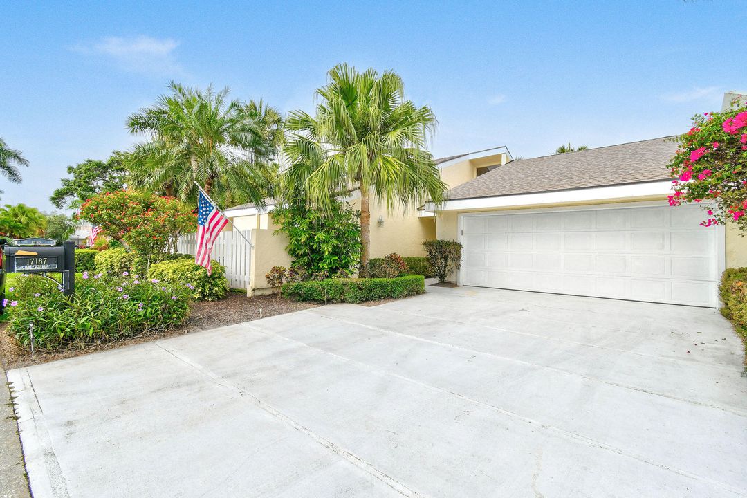 Recently Sold: $850,000 (3 beds, 2 baths, 2041 Square Feet)