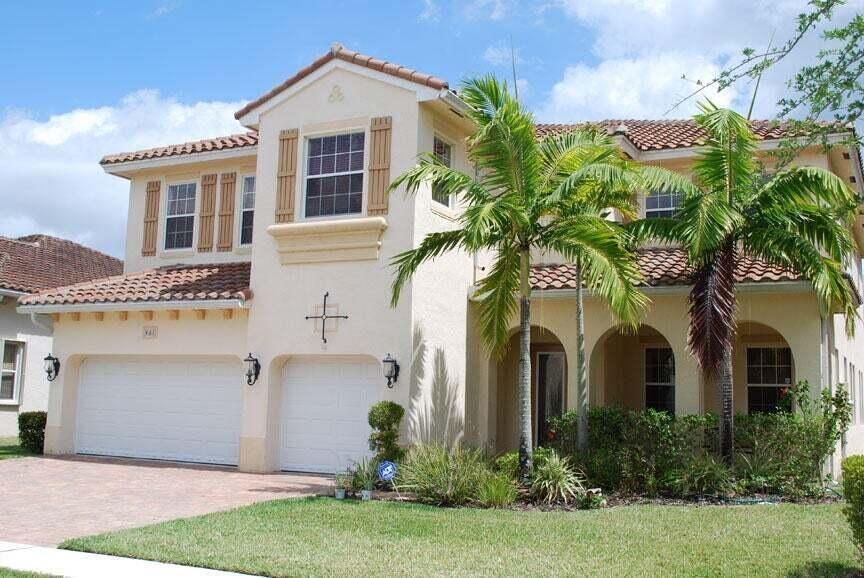 Recently Sold: $1,200,000 (5 beds, 4 baths, 4314 Square Feet)