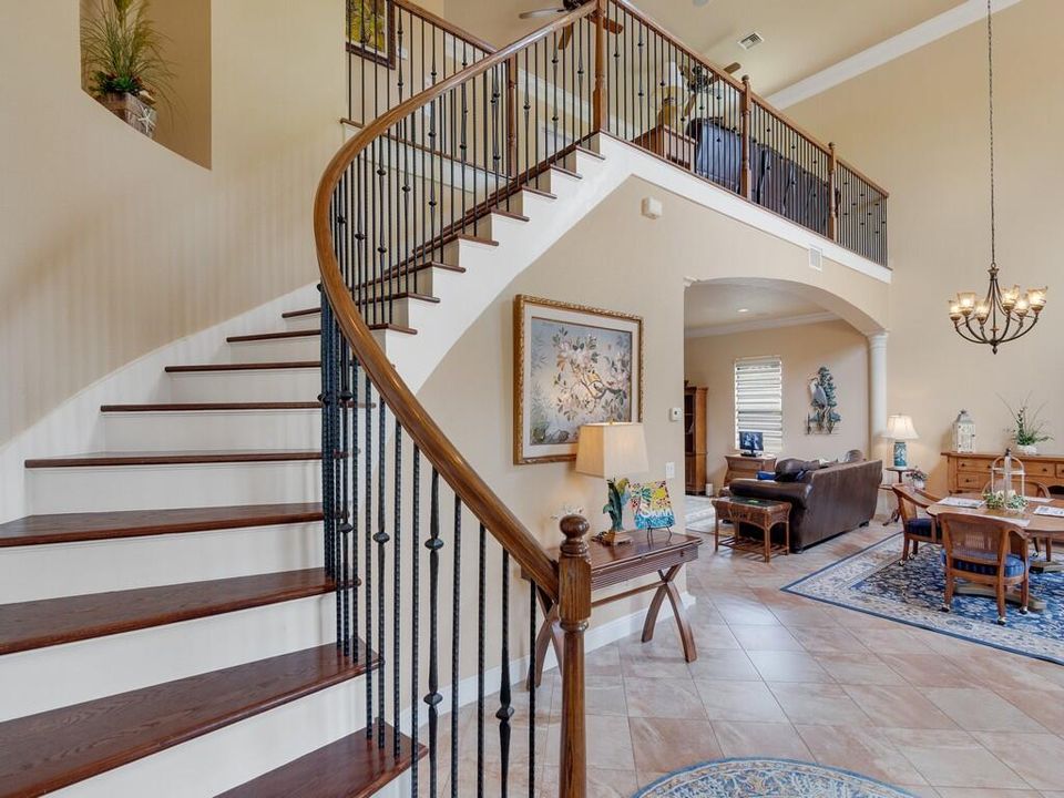 Под контрактом: $779,000 (4 спален, 4 ванн, 3736 Квадратных фут)