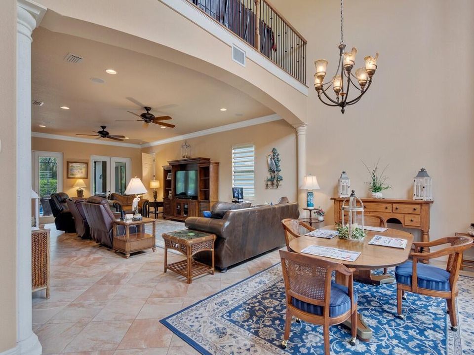 Под контрактом: $779,000 (4 спален, 4 ванн, 3736 Квадратных фут)