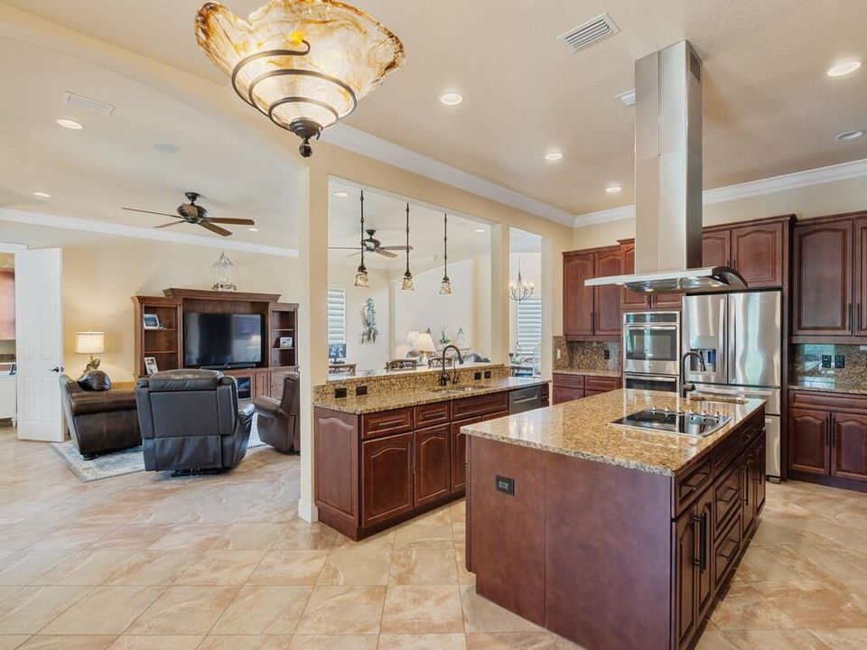 Под контрактом: $779,000 (4 спален, 4 ванн, 3736 Квадратных фут)