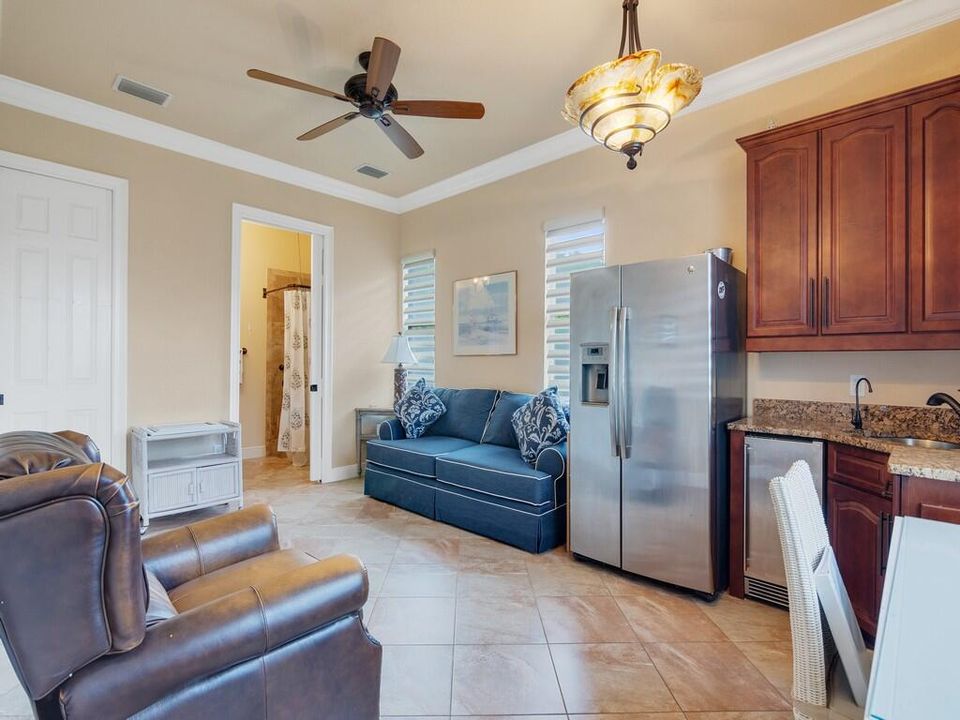 Под контрактом: $779,000 (4 спален, 4 ванн, 3736 Квадратных фут)