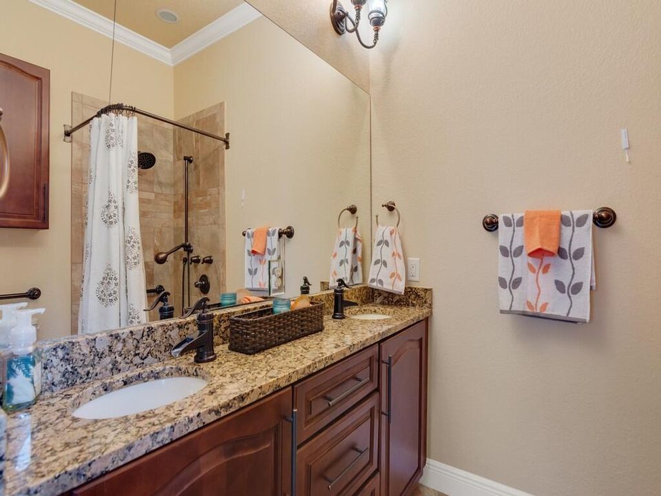 Под контрактом: $779,000 (4 спален, 4 ванн, 3736 Квадратных фут)