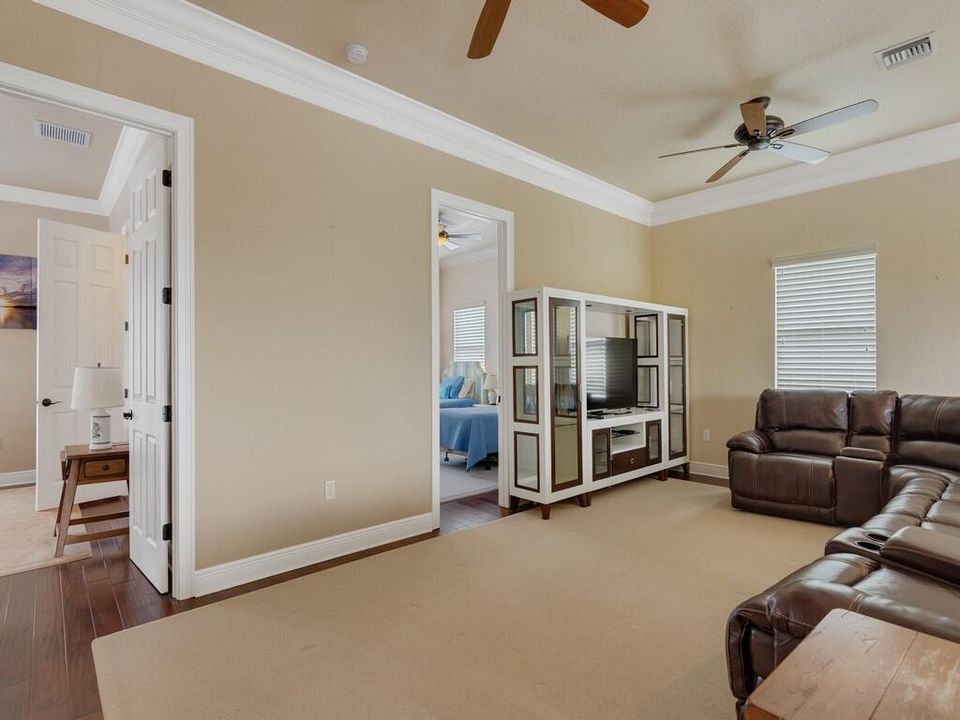 Под контрактом: $779,000 (4 спален, 4 ванн, 3736 Квадратных фут)