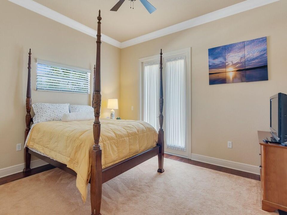 Под контрактом: $779,000 (4 спален, 4 ванн, 3736 Квадратных фут)