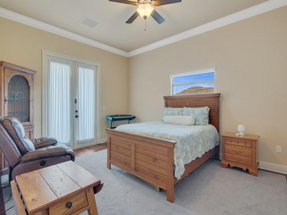 Под контрактом: $779,000 (4 спален, 4 ванн, 3736 Квадратных фут)