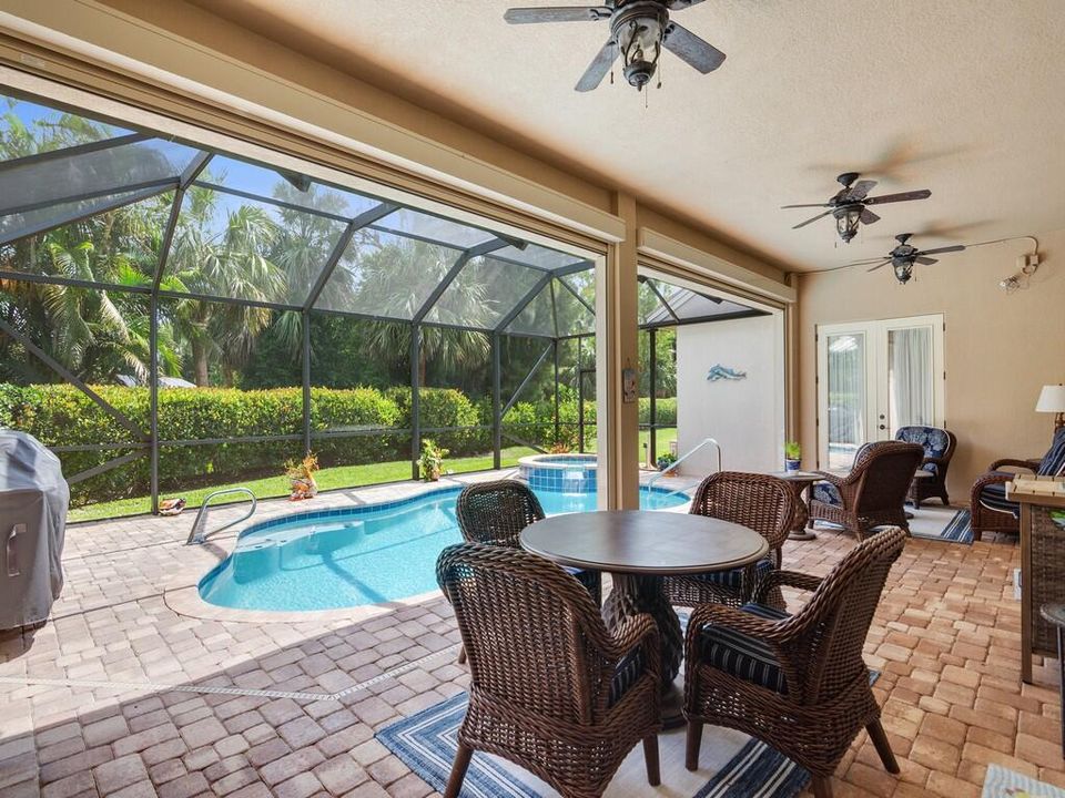 Под контрактом: $779,000 (4 спален, 4 ванн, 3736 Квадратных фут)