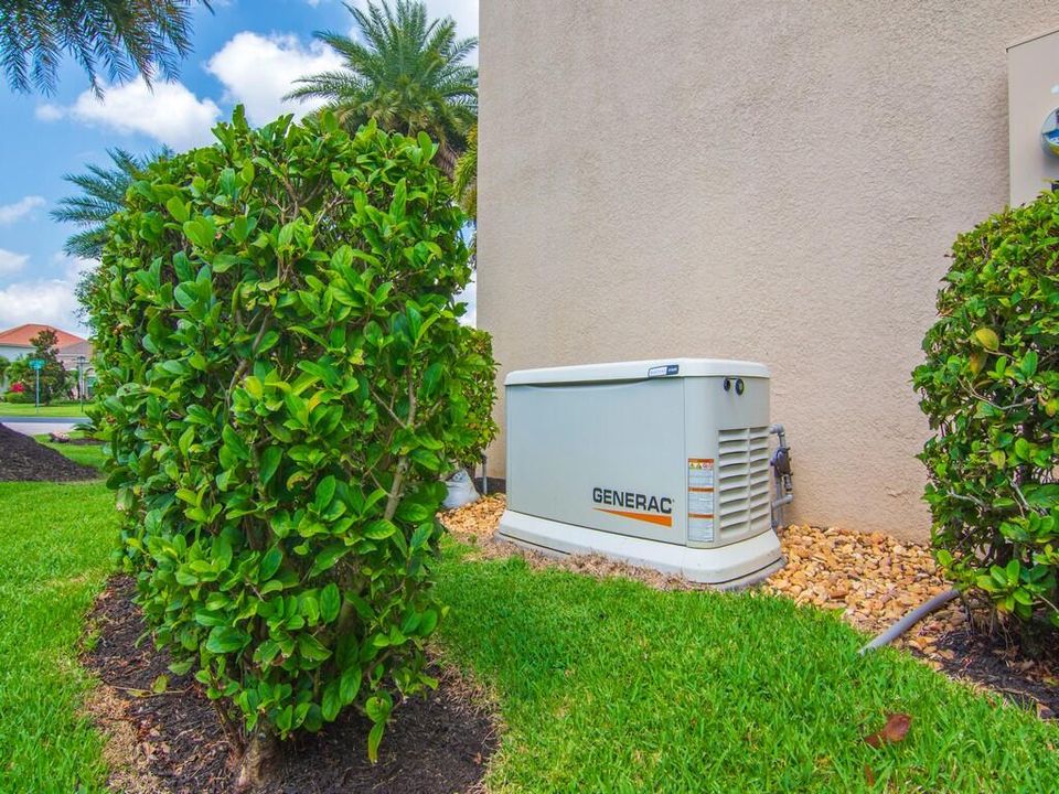 Под контрактом: $779,000 (4 спален, 4 ванн, 3736 Квадратных фут)