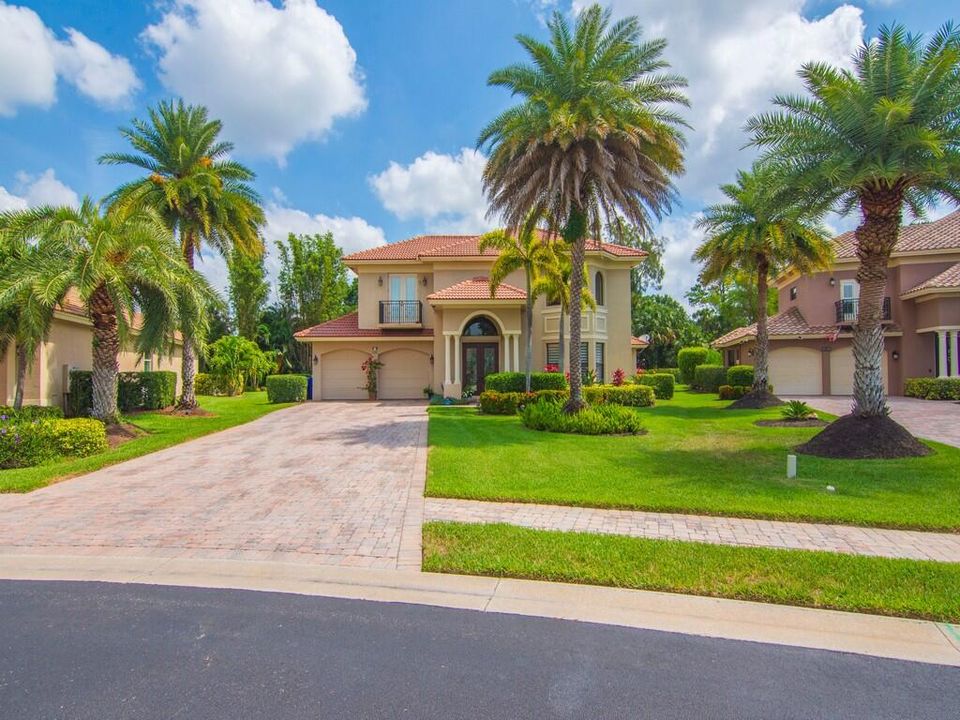 Под контрактом: $779,000 (4 спален, 4 ванн, 3736 Квадратных фут)